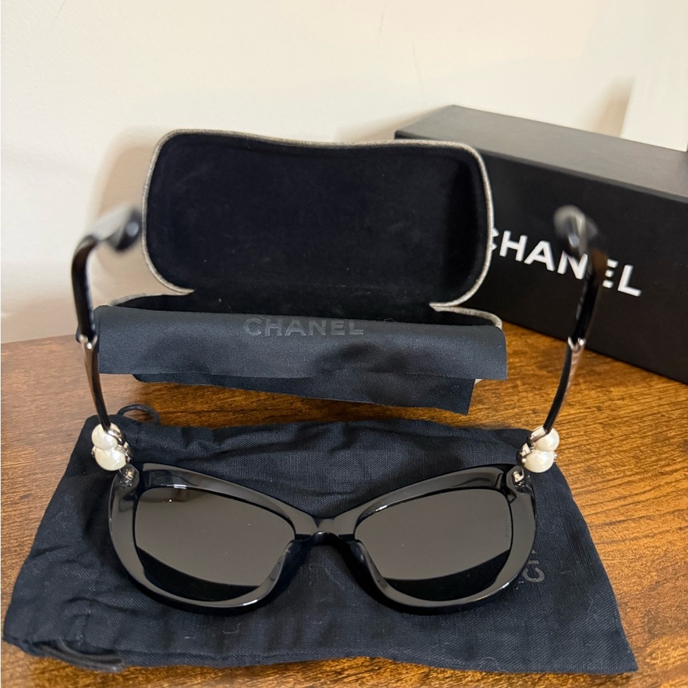 CHANEL Black Pearl Polarized Sunglasses - Picture 6 of 12